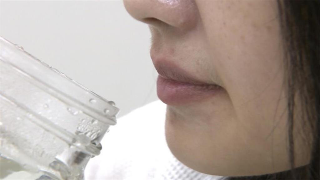40歲女旅遊返台突發燒、呼吸困難！竟是感染「1肺炎」醫：咳超過1週快就醫