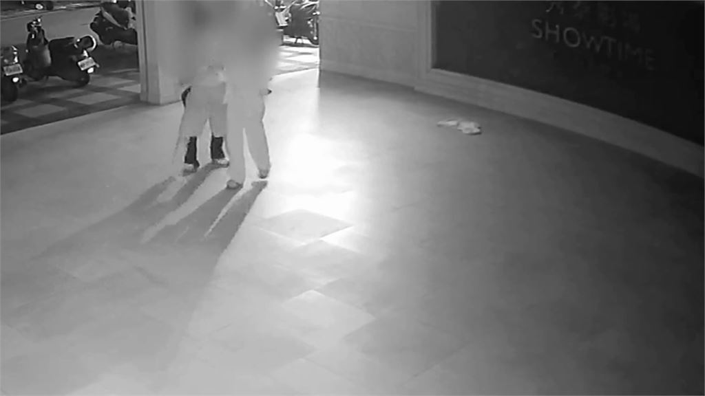 醉夫歡唱返家發酒瘋？　失控推妻又推警「當場壓制帶回」