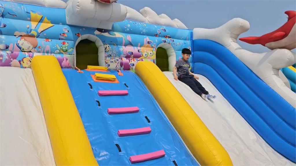 陳亭妃出席化身遊戲關主! 台江公園陪孩童歡度兒童節