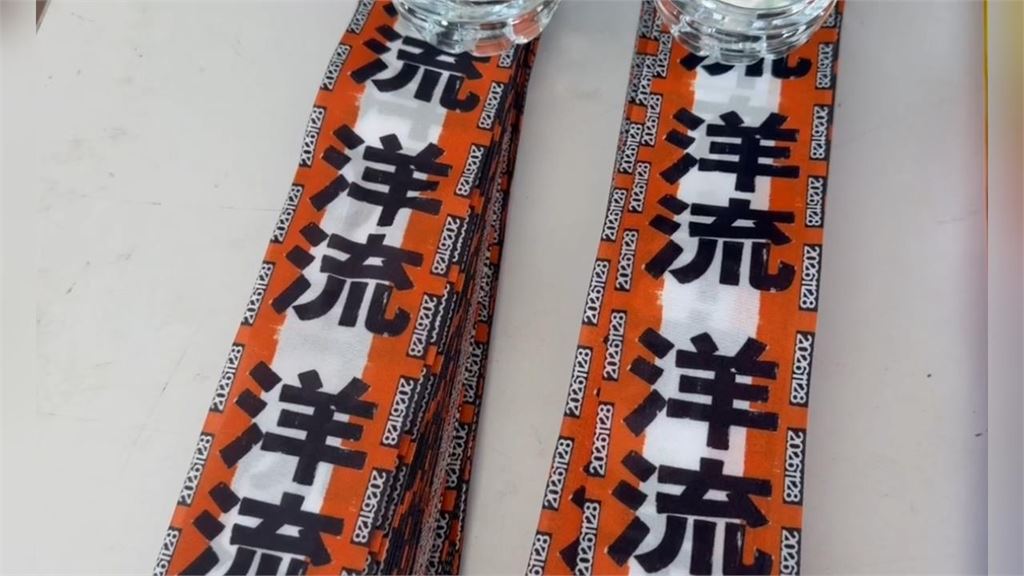 綁沈伯洋飄帶遭藍白粉出征！「國民情侶」被罵到刪帳號　網怒轟：攻擊學生超可悲
