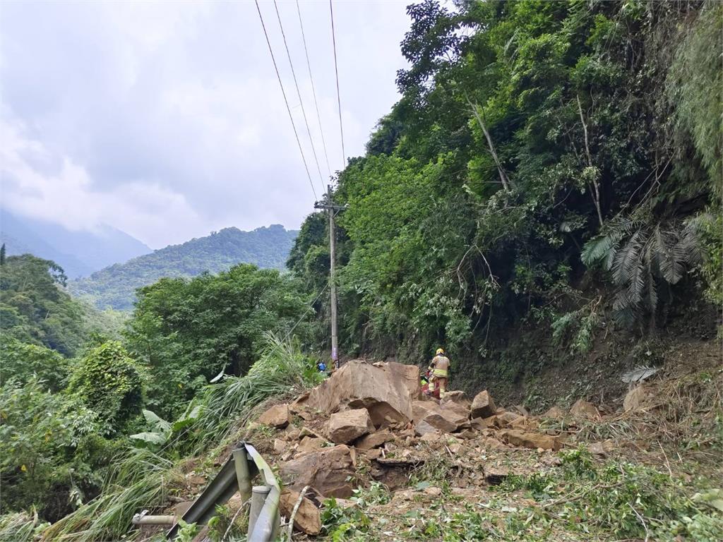 快新聞／苗栗泰安驚傳落石坍方！　2人遭活埋砸車宣告不治