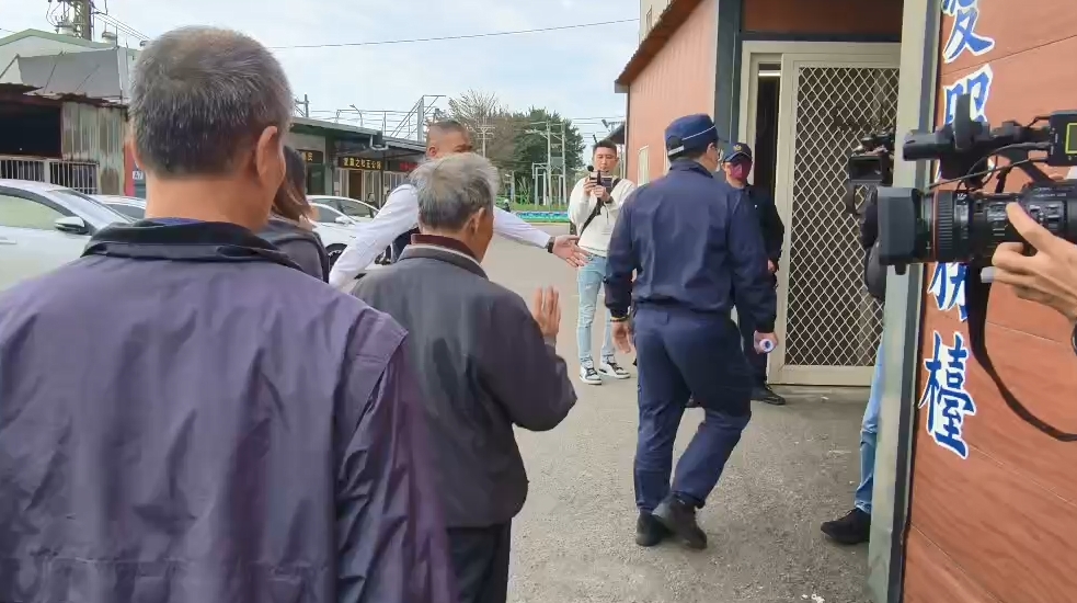 生前推落溪？死後落水？　父推車運遺體走550公尺