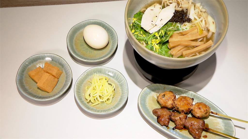 多了雞肉串燒前菜及甜點　吃日式拉麵如享用法式套餐