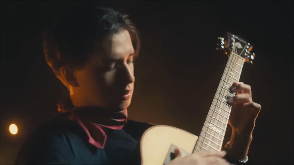波蘭天才吉他手馬辛! 一把木吉他演奏出整個樂隊效果