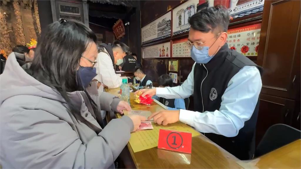 天后宮限量「財運亨通斗」開放點燈 民眾排超過24小時搶頭香
