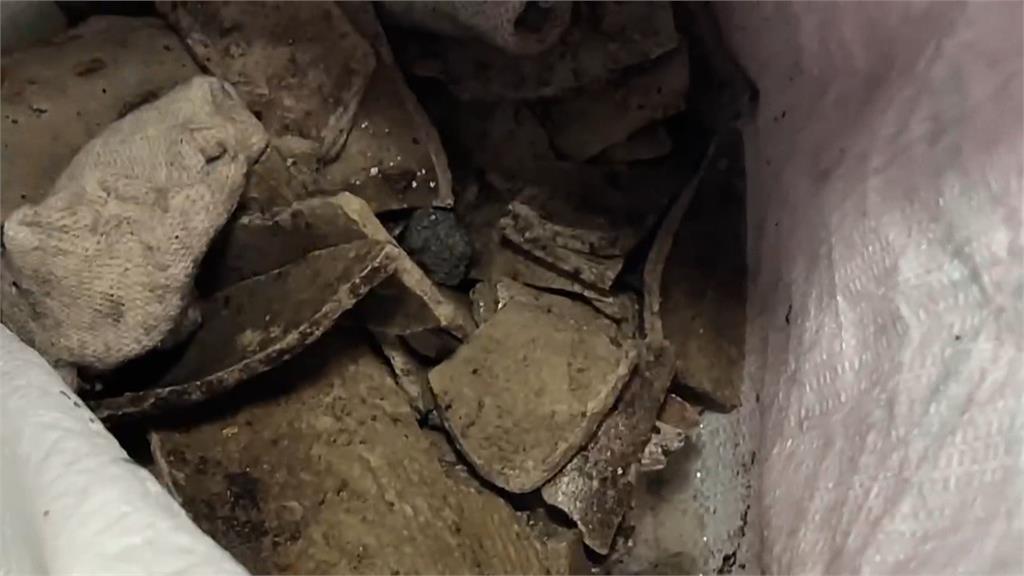 快新聞／高雄河邊詭異男丟袋！報案人稱「袋子會動」　打開竟是！