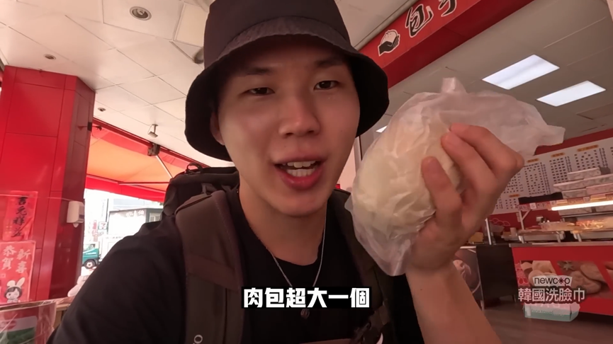 遊高雄感受人情味!歐巴嚐早點竟被餵食員工餐 阿姨熱情喊:不夠再來