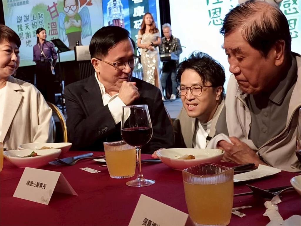 沈伯洋對決蔣萬安大激戰!陳水扁曬1畫面「揭這關鍵中了」:一定會逆轉勝