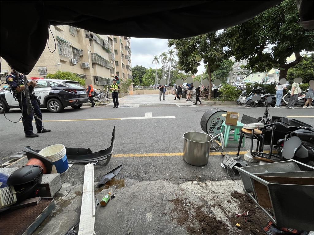 女駕駛剛領駕照太緊張 T字路口沒轉彎撞進小吃店