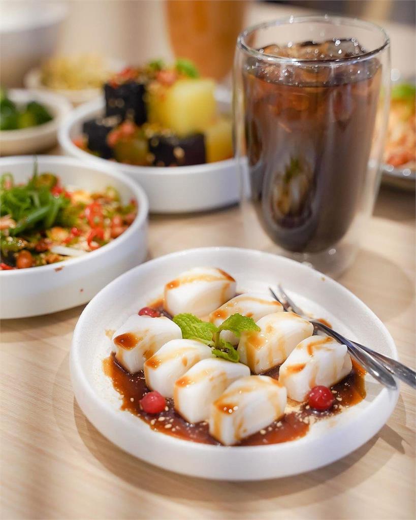 這一鍋集團叁加叁 鴛鴦泡椒酸菜魚插旗西門 北市人0元升級再加菜