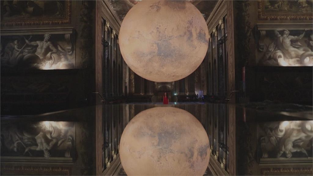 「火星」降臨倫敦! 巨大星球結合NANS影像還原荒漠氣息