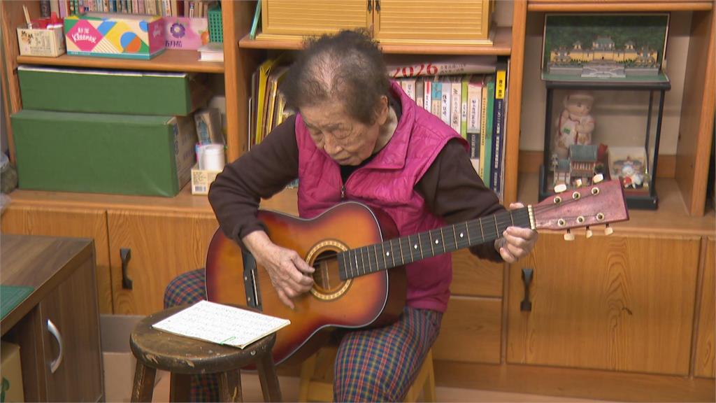 神級微縮工藝! 90歲阿嬤手作打造「迷你總統府」