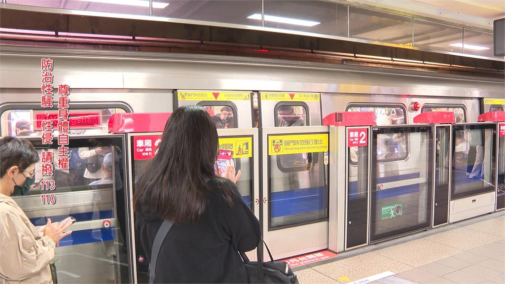 又見色狼!醉男捷運突親外籍女遊客 站長壓制逮人反被打傷