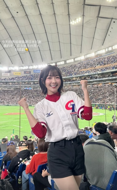 經典賽／籃籃場邊應援「雙手緊握、眼眶全紅」祈禱費仔全壘打！揪心畫面國際瘋傳