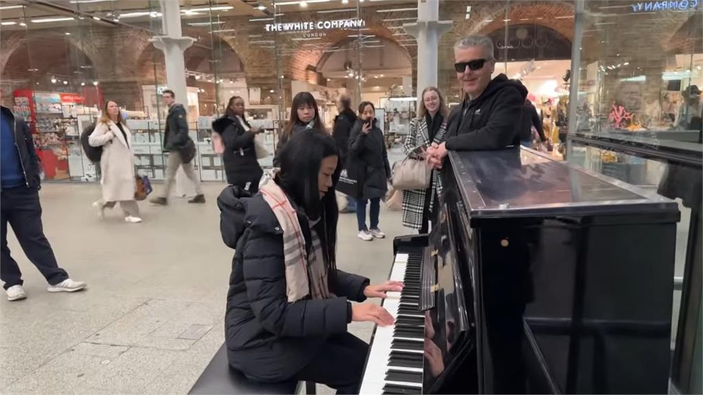 台北遊客倫敦大彈《望春風》　英國鋼琴家感動誇琴聲太美：象徵台灣自由