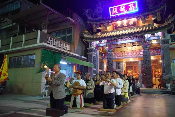 掗頷垂(é-âm-sê),宮口吃鹹糜:安平廟宇歲末送神儀式