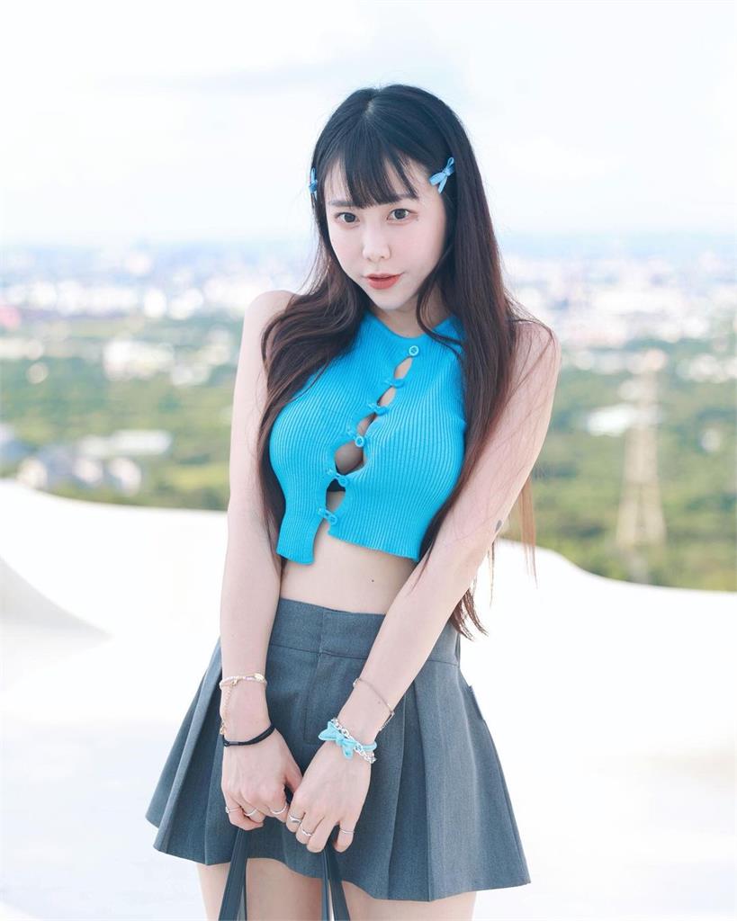 梓梓「辣穿真理褲」爽逛美式賣場!下身「誇張1視角」網喊:拜託買我