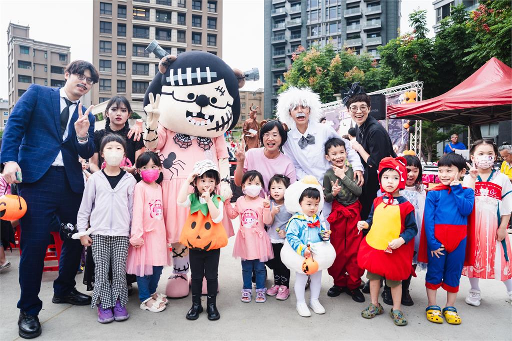 快新聞/蘆洲最嗨萬聖節!蘇巧慧化身水獺媽媽 陪親子共度週末