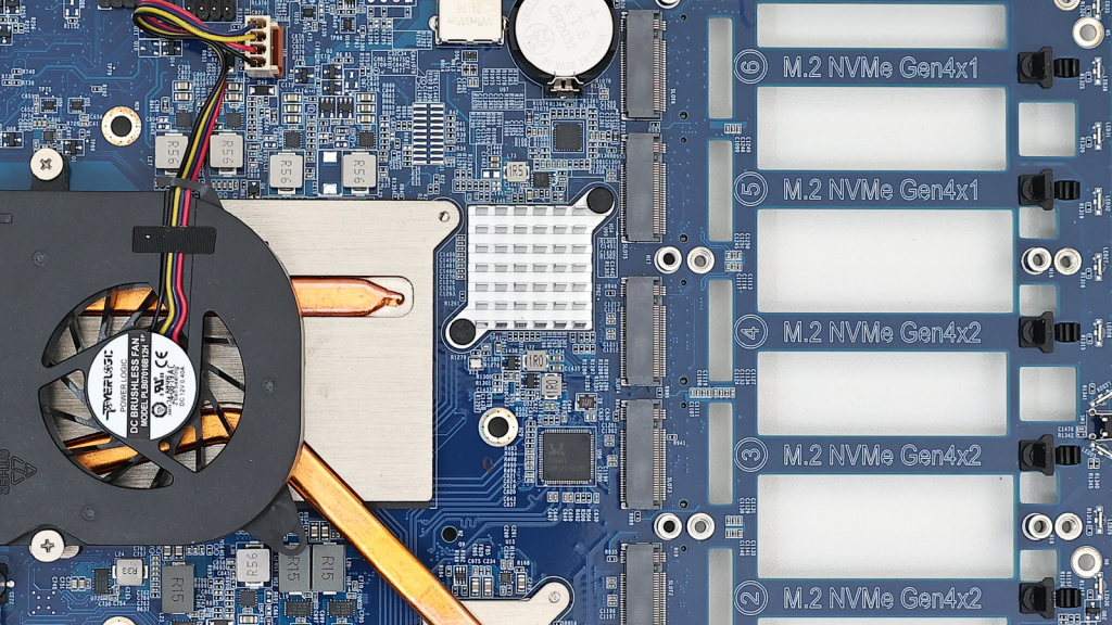 ASUSTOR FS68 系列依舊一支獨秀　12 支 M.2、雙 USB4、雙 10GbE、PCIe Gen4