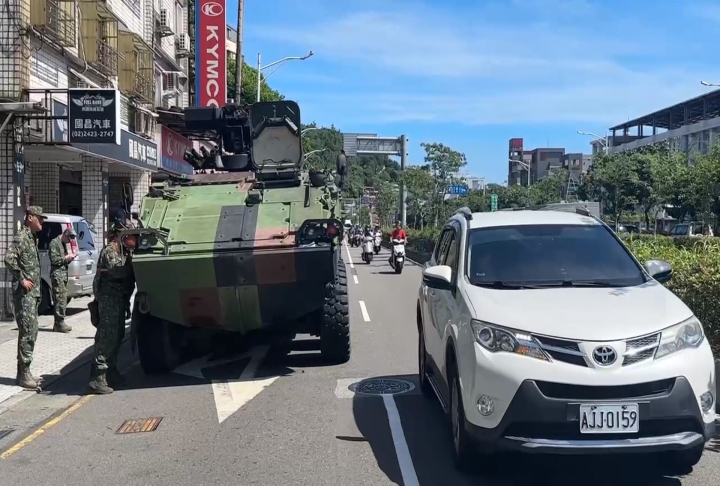 雲豹裝甲車拋錨基隆要道　占道造成回堵惹民怨