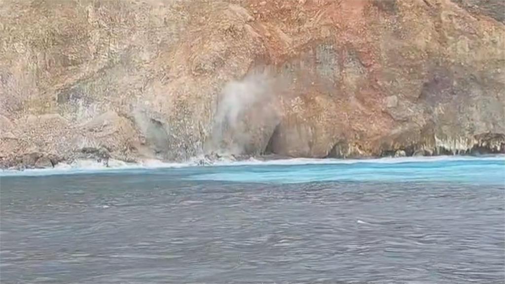 龜山島今年首次噴發「龜島磺煙」 卻等嘸遊客