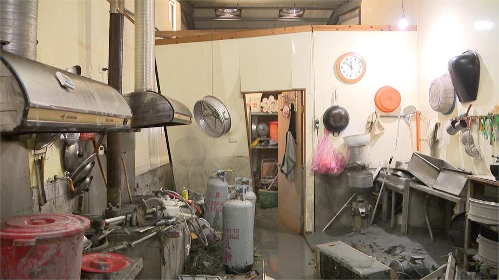 光復鄉小吃店灶台滿泥沙 水果行高級禮盒「全入土」