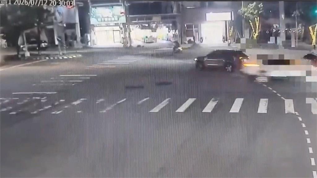 台中向上路"長下坡"闖紅燈 駕駛酒駕撞4車共6人送醫