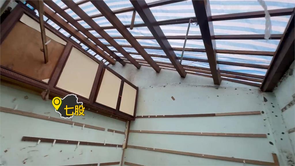 台南千戶住宅屋頂破損又遇大雨 里長跨區出動幫遮破洞