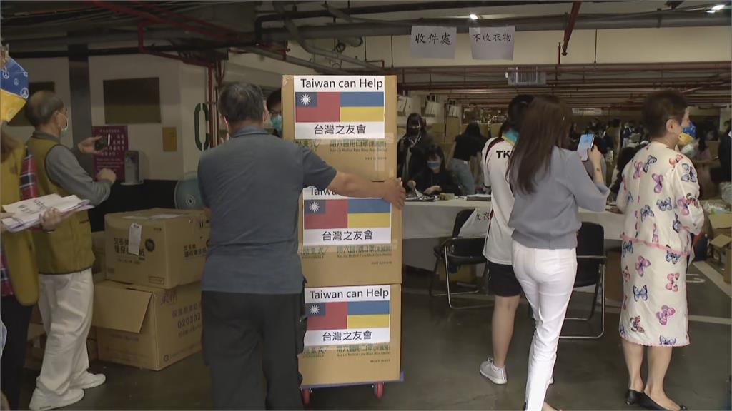 快新聞/援烏克蘭物資17:00截止! 熱心民眾帶多箱餅乾、尿布助難民