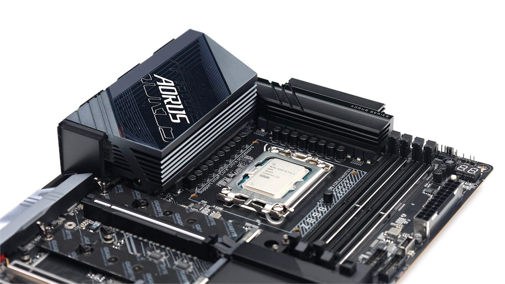 加入 Thunderbolt 了!GIGABYTE Z890 AORUS Master 補上 I/O 最後一塊拼圖