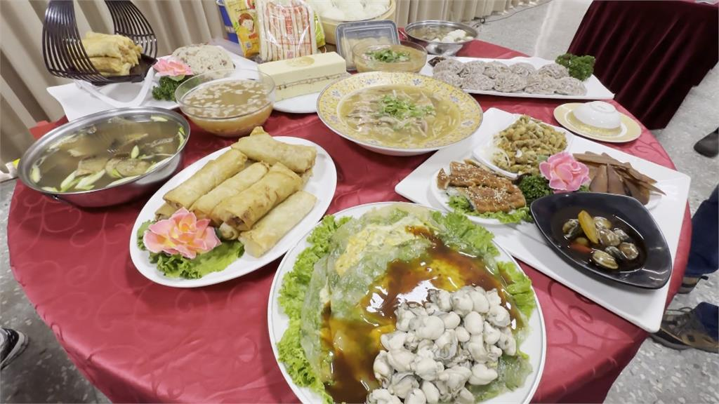 尾牙素食者都要單獨坐一桌「被歧視」?她列3罪狀:難吃、要假笑、不尊重