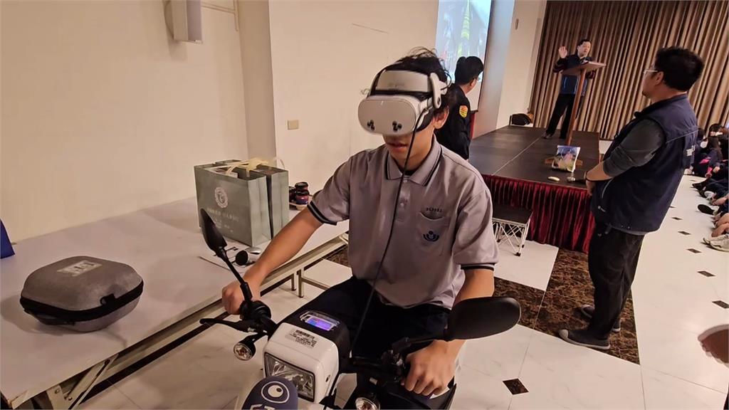 警惕無照上路！　基隆監理站結合VR讓學生「體驗上路」