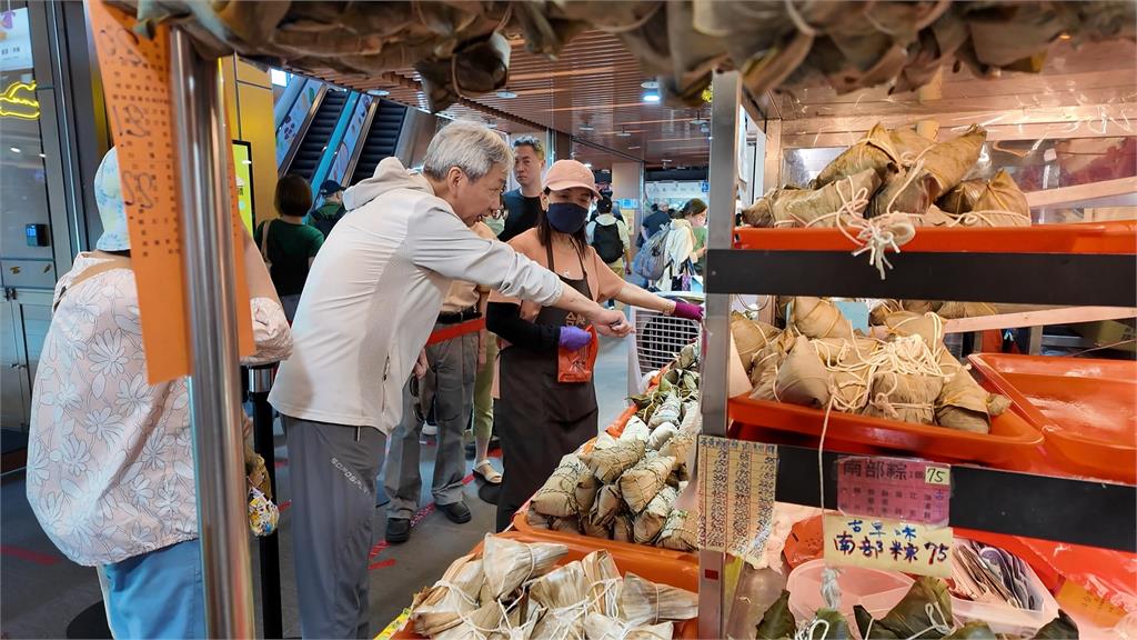 慶端午！　台北南門市場湧採買潮　鳳山民眾搶買「銅板價粽子」