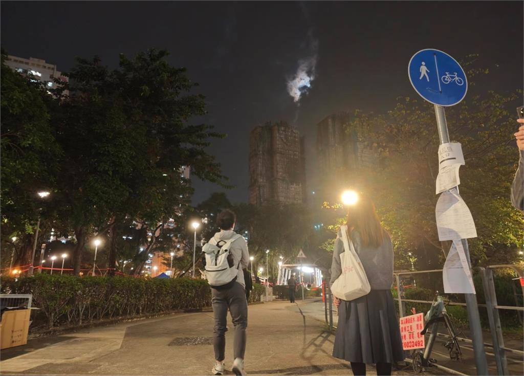 香港大火/惡火奪百條人命!大樓上空見「1道光柱」撒下⋯網鼻酸:像瑞相