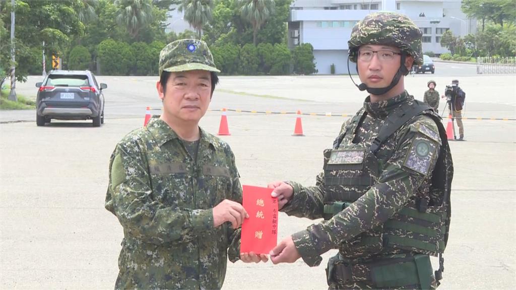 快新聞／漢光演習第6天！賴清德視導海軍「布雷操演」　頒加菜金慰勉國軍