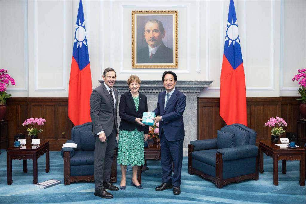 快新聞／美參議員訪台VS.鄭麗文將赴中！吳思瑤嗆：撐民主與挺獨裁