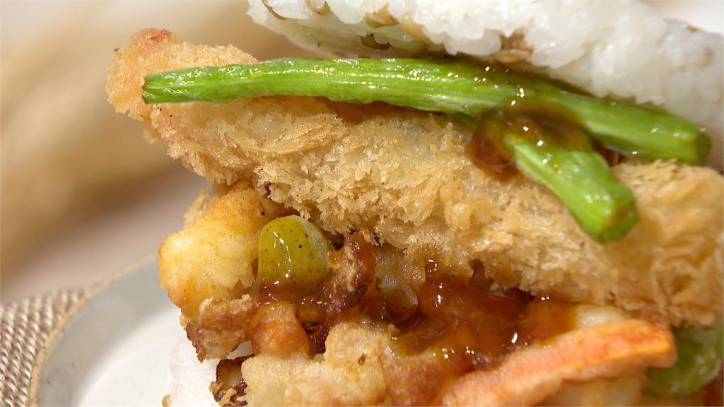 對決螯龍蝦堡!漢堡王推鮭魚堡 摩斯出炸蝦米漢堡