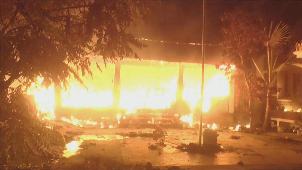 種族衝突！近千抗議人士縱火　印度副外長「辛赫」家燒了一夜