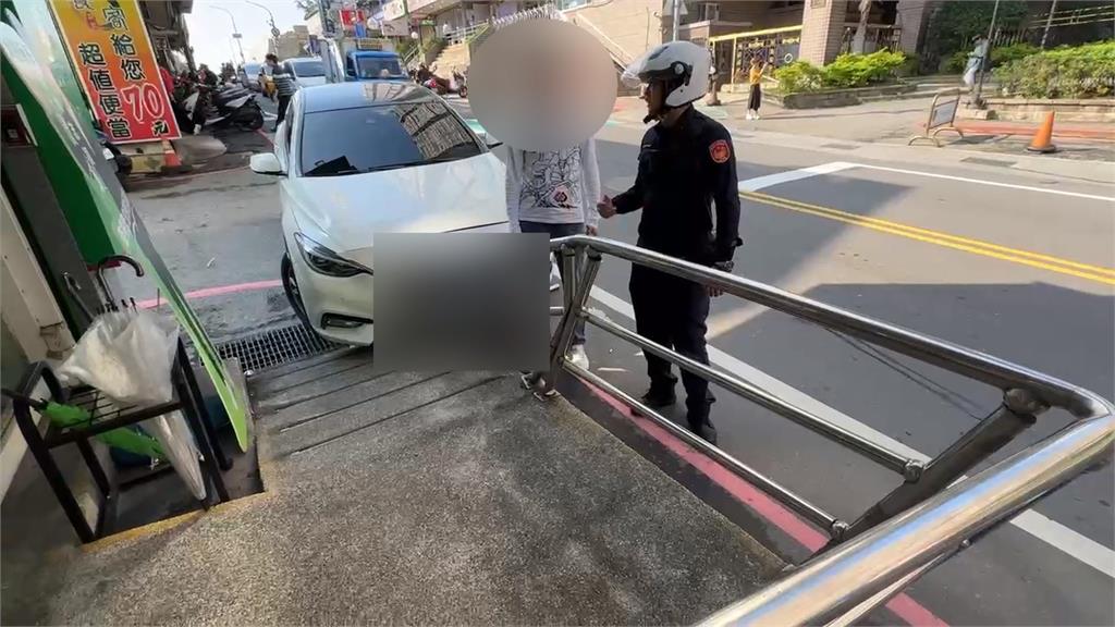 開車途中疑"癲癇發作" 駕駛失控撞藥局幸無人傷