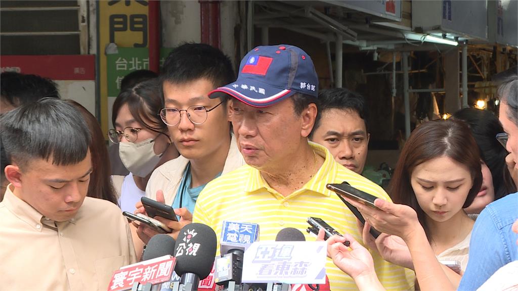 郭台銘逛東門市場遇嗆聲 婦痛罵「賣台賊」親中、說謊