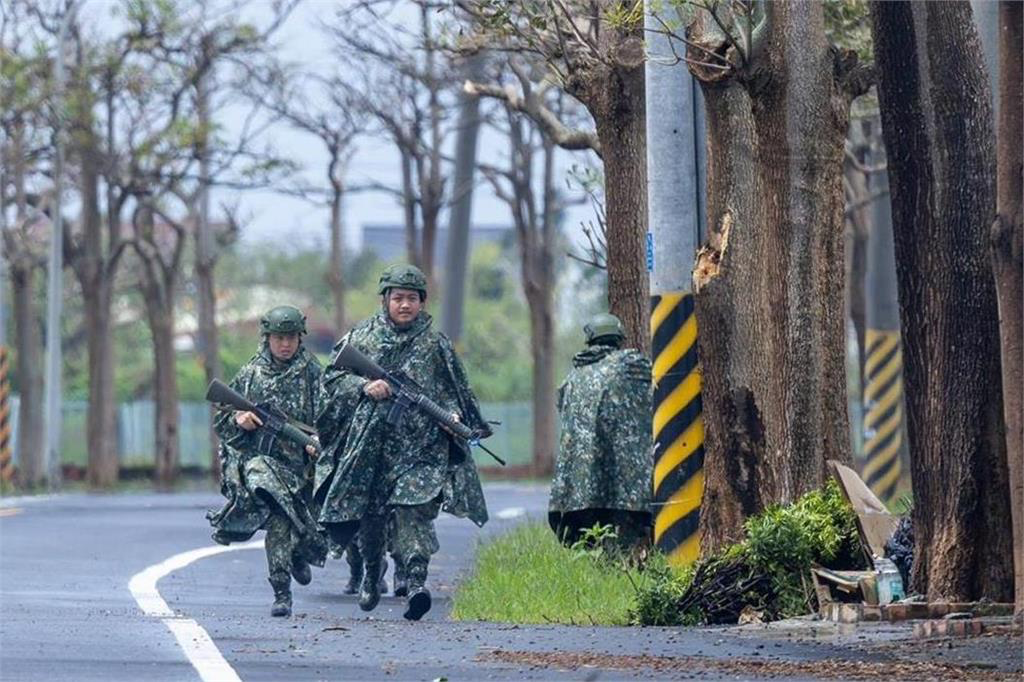 役男體位新制最快年底上路！「跨性別、雙性」恐改服替代役