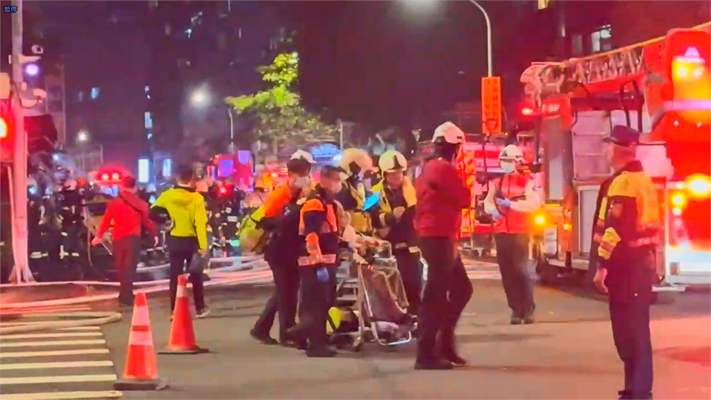 最新/台北中正區深夜火警3級!現場全面燃燒 百歲老翁一度受困