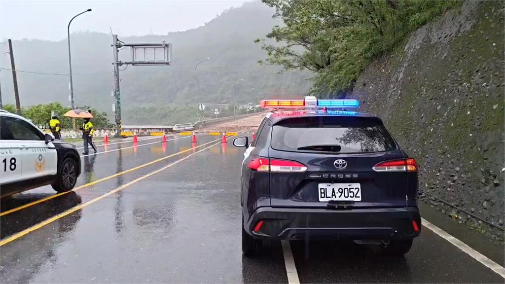 台東龍過脈路段土石流傾瀉! 泥流淹沒鹿鳴橋