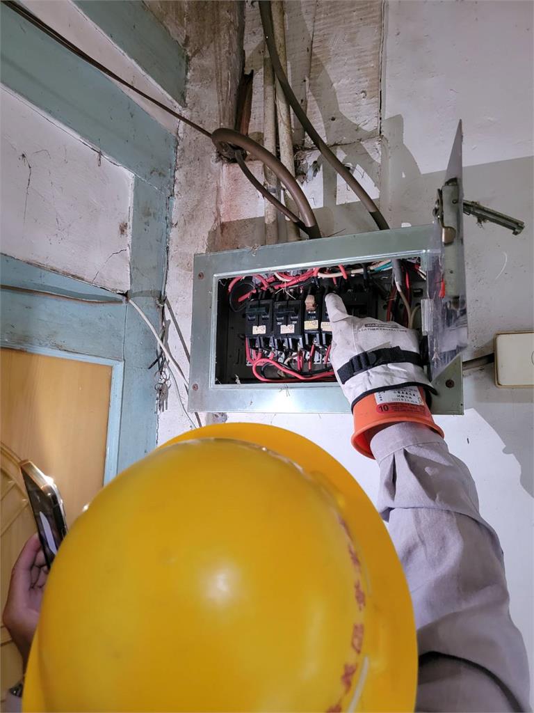 嘉義36萬停電戶全清零!台電搶修人員驚見「2棒球國手」曾奪奧運銀牌