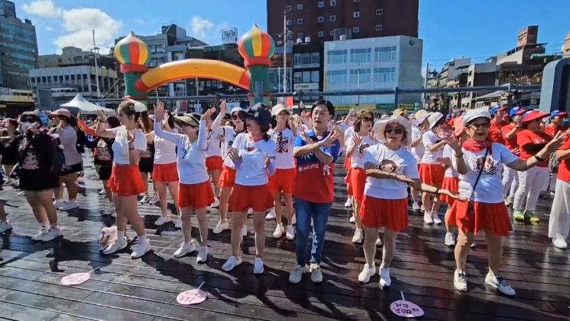 快新聞／說好的升旗典禮呢？基隆國慶活動變「帶動唱」　謝國樑尷尬道歉了