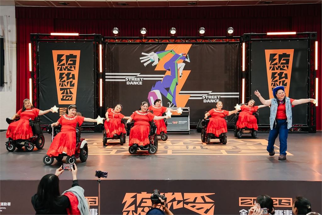 綜合／總統盃街舞預賽北二區最年長參賽者89歲！輪椅、唐寶寶12組舞者展正能量活力