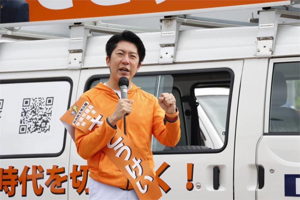 快新聞/安倍為他助選遭槍擊! 佐藤啓赴事發現場默禱:學習其政治理念和熱情