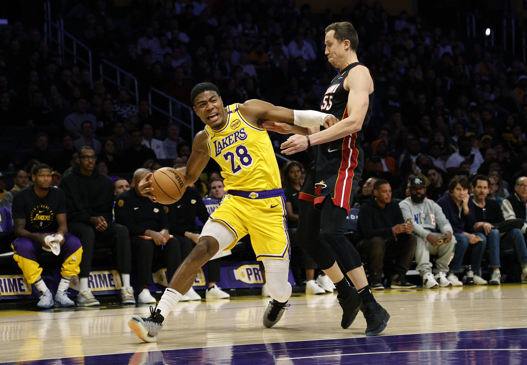 NBA(影)/湖人主場發威滅掉熱火 詹皇超暖心舉動讓小球迷破涕為笑