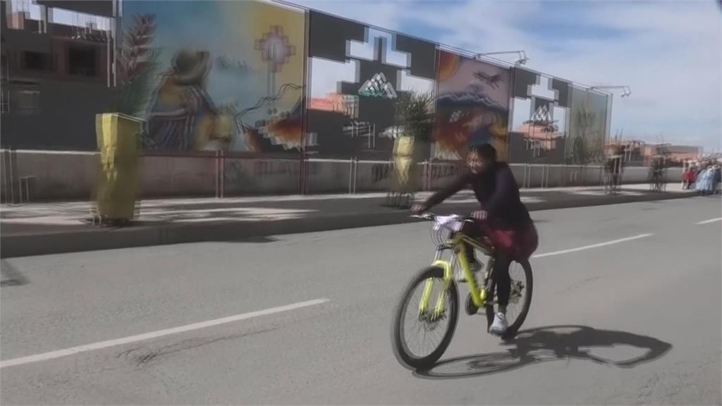海拔4000公尺騎車狂飆　玻國原民婦女展現運動天賦