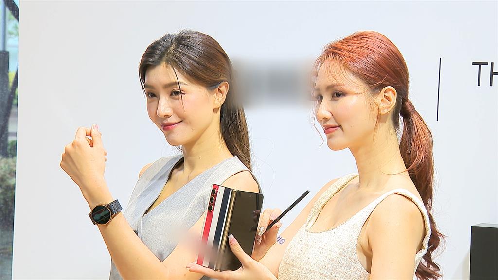 出席手機品牌活動 Karencici「學院風」現身
